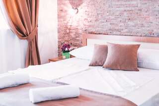 Гостевой дом Guest House S-Lux Петровац Люкс с кроватью размера "queen-size"-7